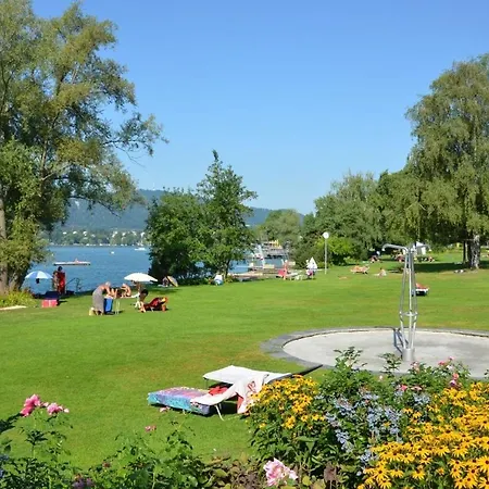 Lakeside Penzion *